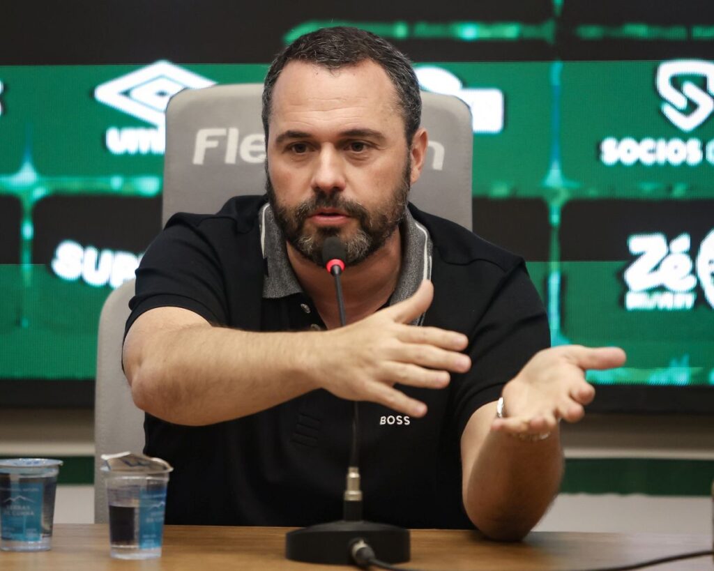 presidente-do-fluminense-diz-ter-ficado-surpreso-com-saida-de-renato