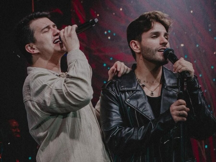 Show de Hugo e Guilherme é marcado por pedido de casamento emocionante
