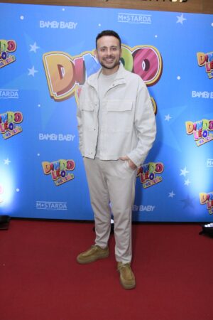 “dindo-leo-pra-dedeu”:-leo-fuchs-comemora-pre-estreia-da-serie-animada-no-rio
