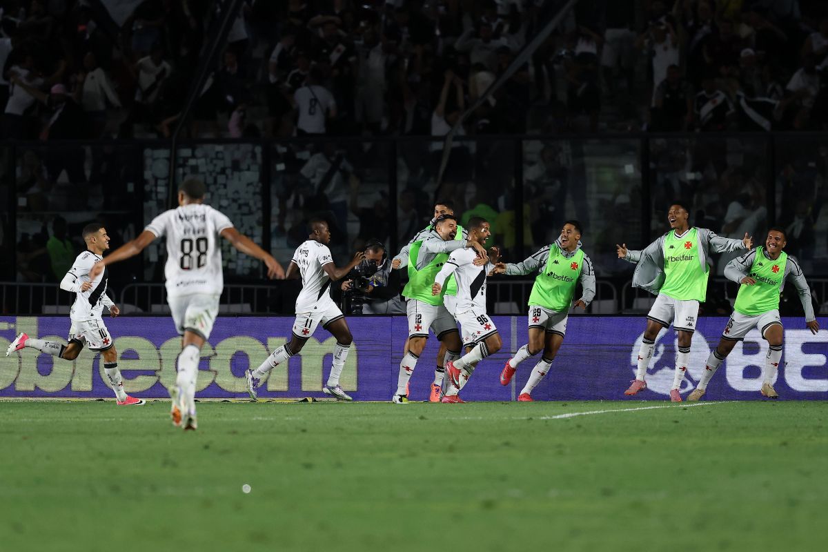 Vasco conquista primeira vitória da história contra Cássio; entenda