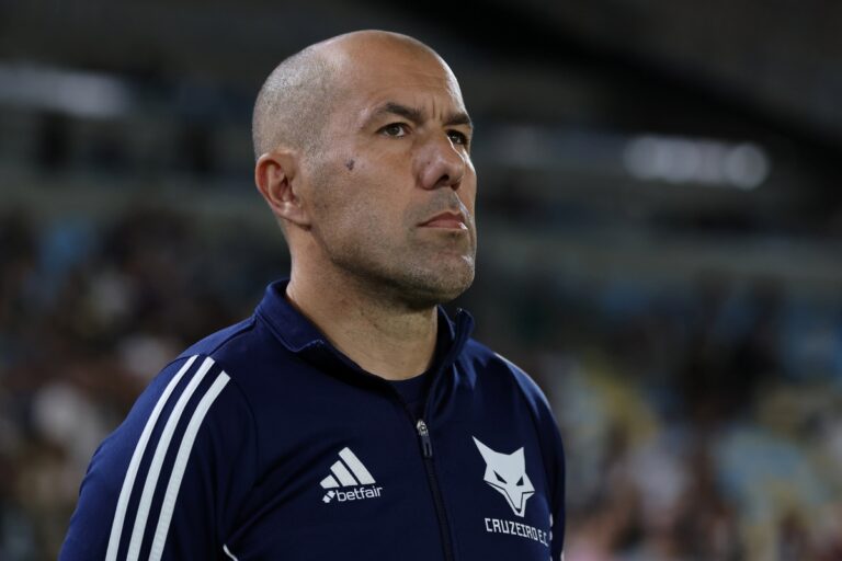 “ninguem-ganha-antes”,-diz-jardim-sobre-jogo-entre-cruzeiro-e-flamengo