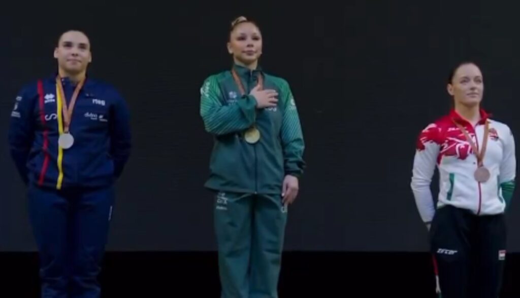 flavia-saraiva-e-ouro-na-trave-da-copa-do-mundo-de-ginastica