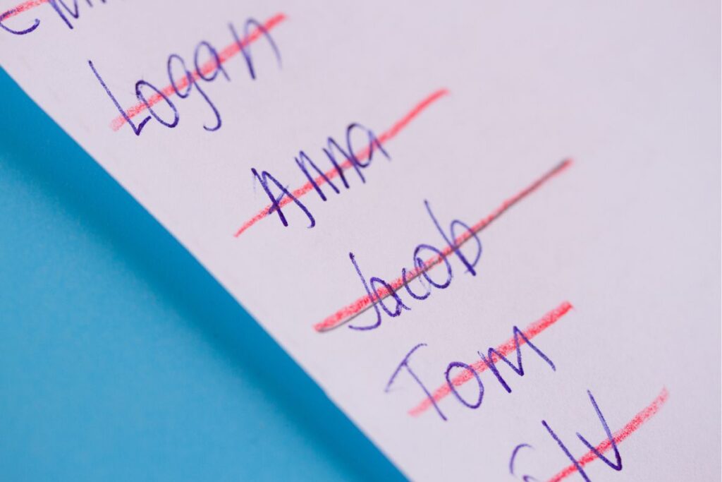 nos-eua,-pais-pagam-r$-60-mil-para-alguem-escolher-nome-de-seus-filhos