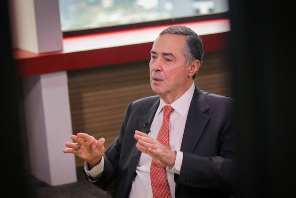 barroso-defende-unificacao-de-crimes-em-condenacoes-do-8-de-janeiro