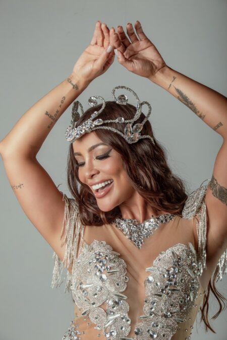 Solteira, Carol Nakamura fala que está mais seletiva aos 40 e revela: “3 meses sem beijar”