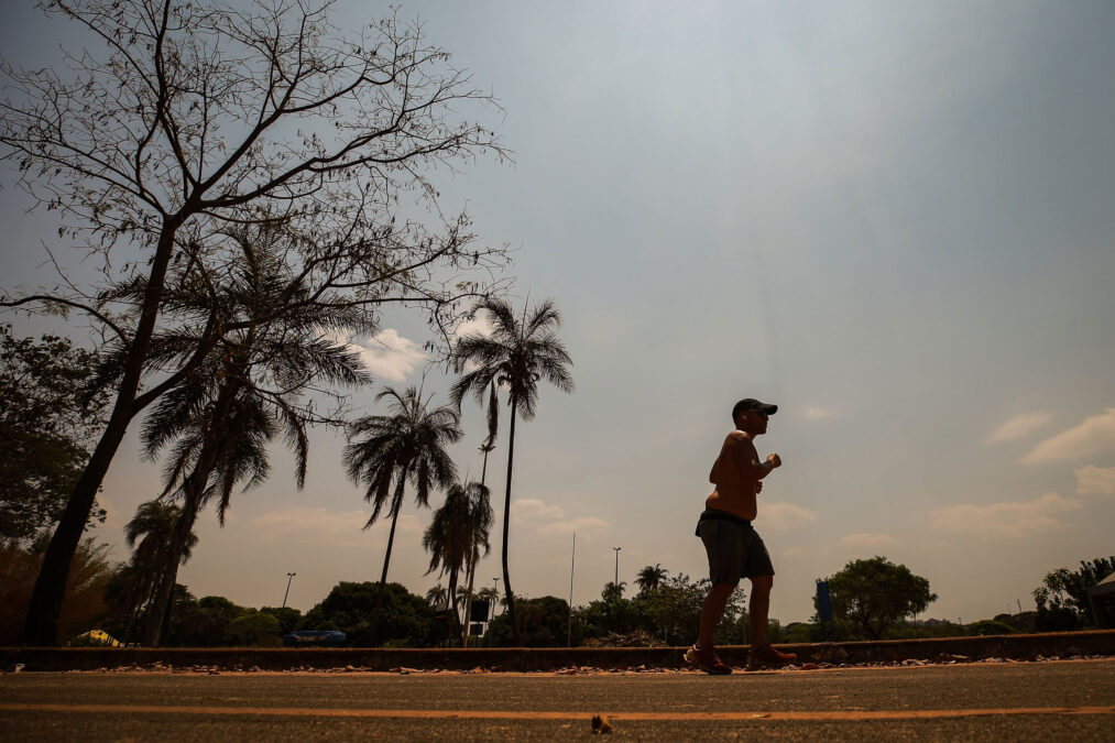 Semana começa com previsão de calor e sem indicativo de chuvas no DF