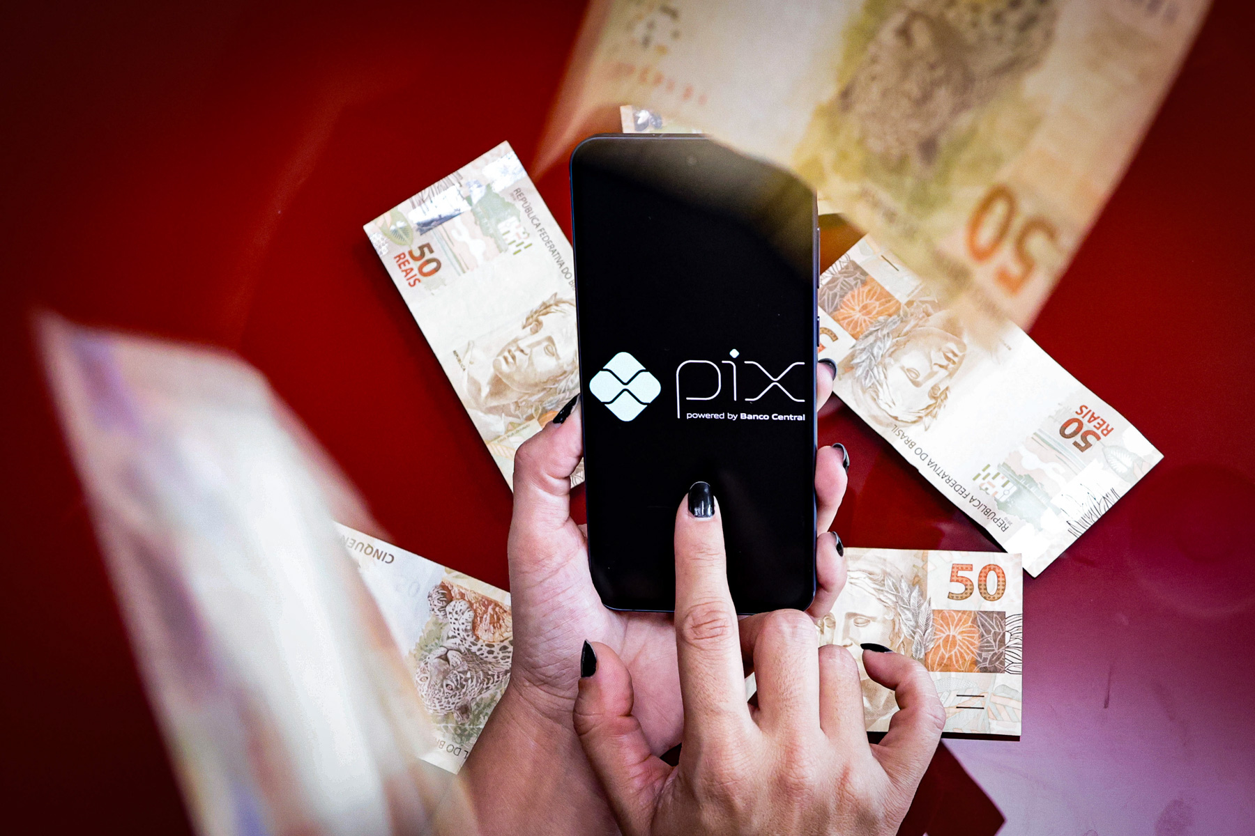 “O Pix caiu?”, “Volta, Pix”: internet repercute problema em transações