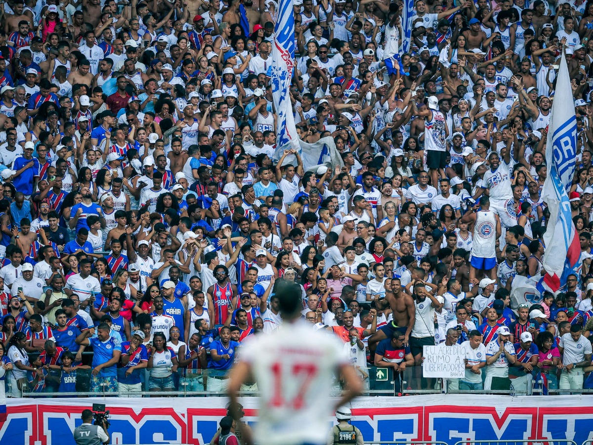 Gramado acinzentado da Fonte Nova gera polêmica e Palmeiras promete acionar CBF