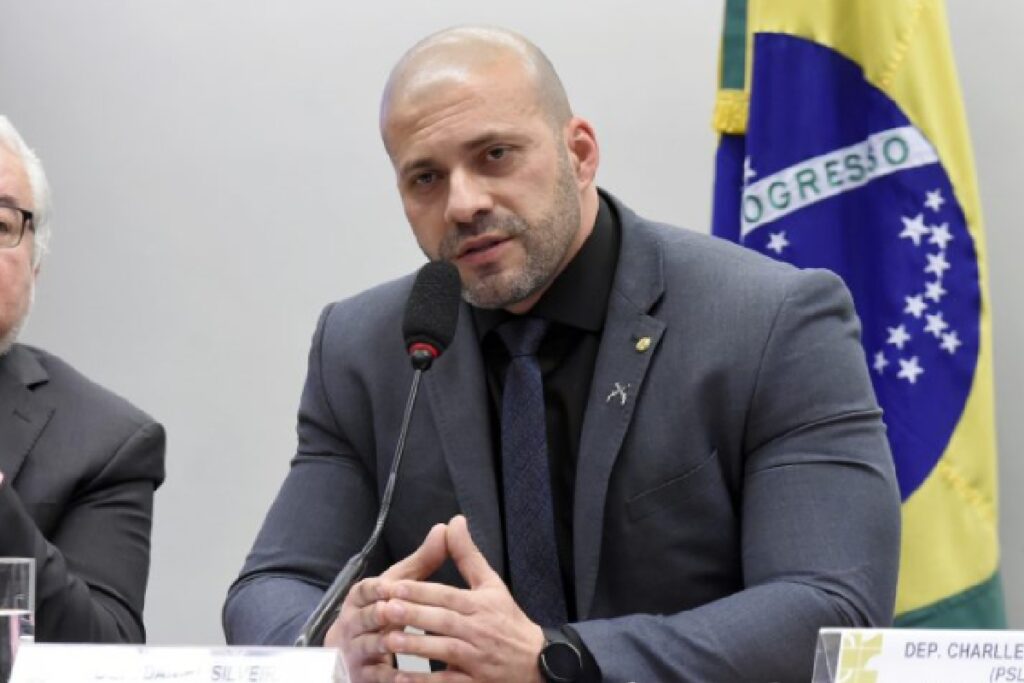 moraes-libera-daniel-silveira-ao-regime-aberto,-mas-impoe-condicoes