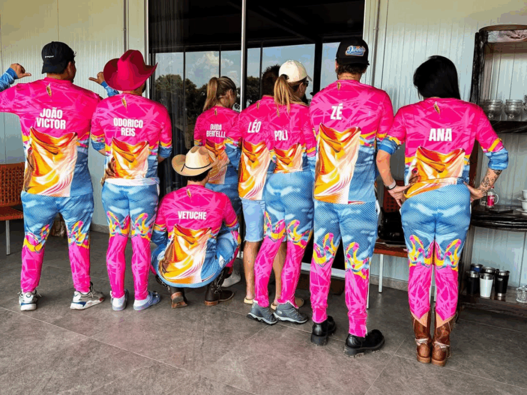 ana-castela-e-ze-felipe-curtem-viagem-em-familia-ao-pantanal-com-looks-personalizados