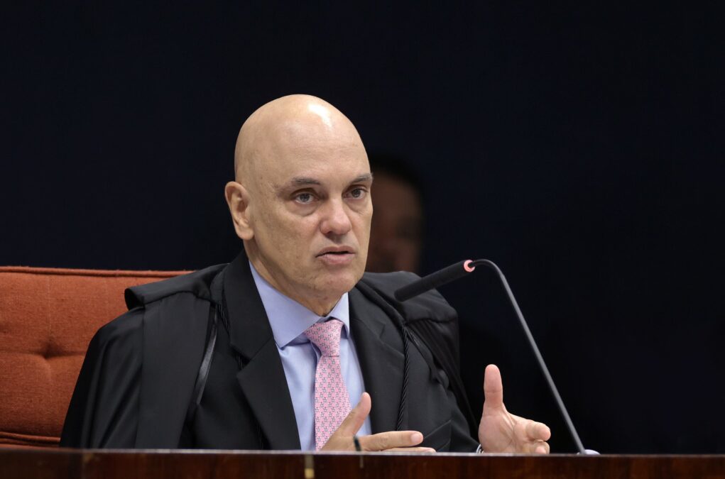 Moraes determina notificação de Eduardo Bolsonaro sobre denúncia da PGR