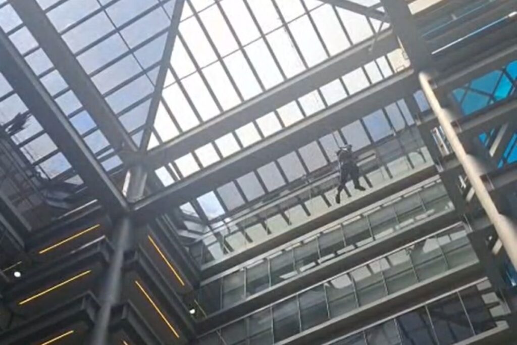 trabalhador-fica-pendurado-e-morre-apos-cair-de-estrutura-de-predio