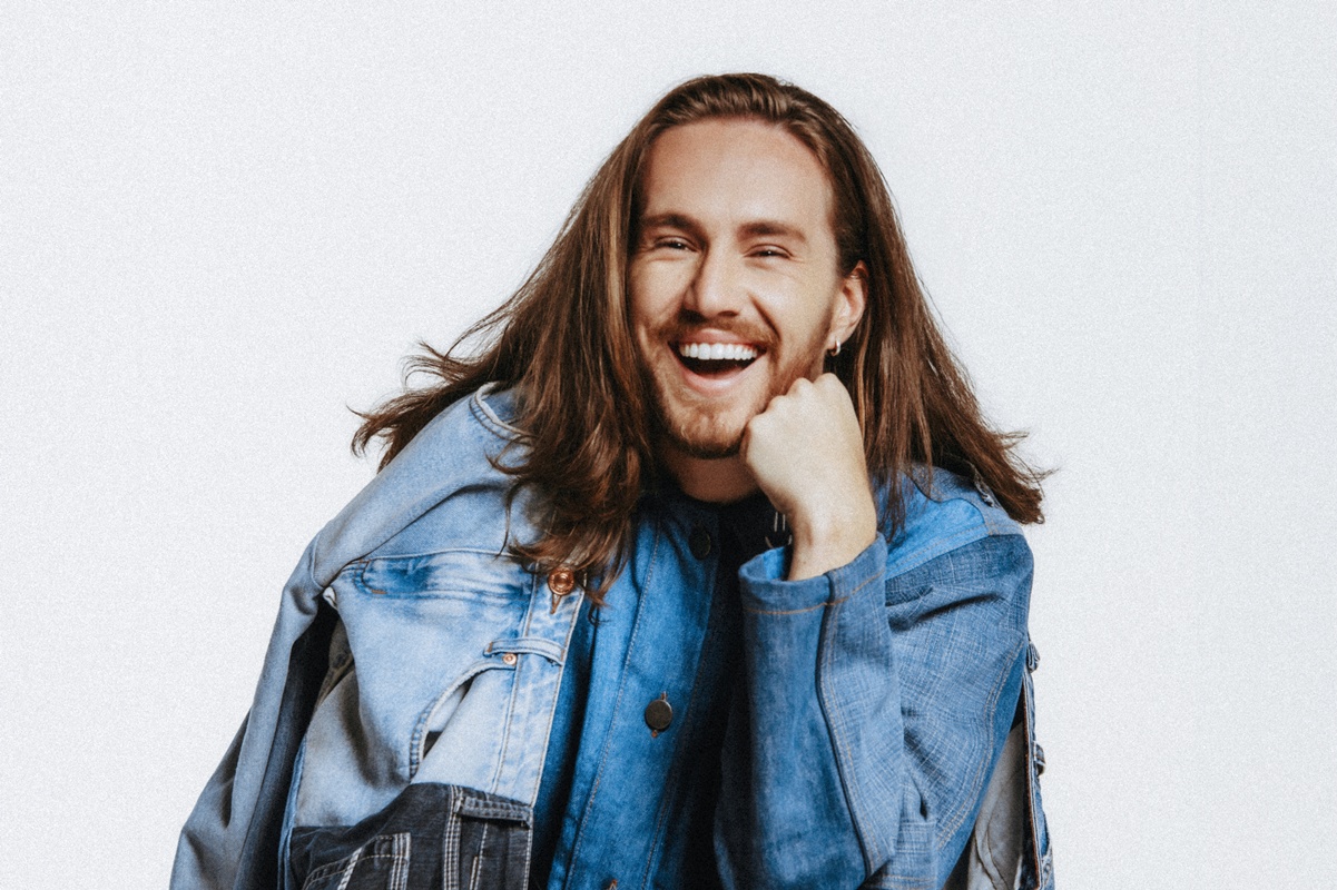 Vitor Kley fará show intimista ao vivo na Rádio Metrópoles