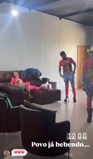 Poliana Rocha flagra Ana Castela e Zé Felipe curtindo juntos durante viagem em família