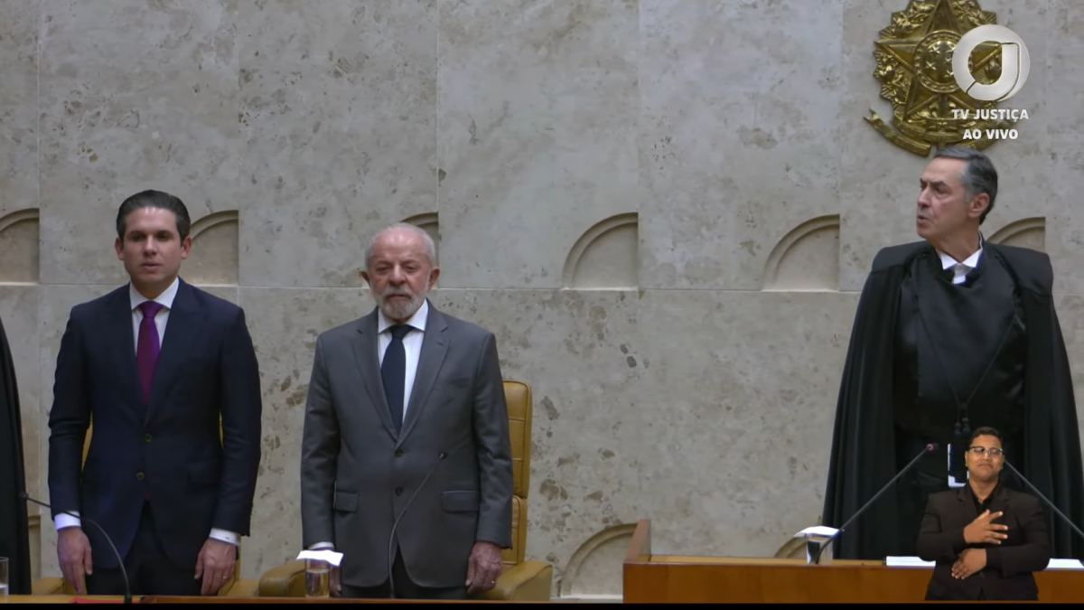 Fachin toma posse no STF com promessa de diálogo e foco em grupos vulneráveis