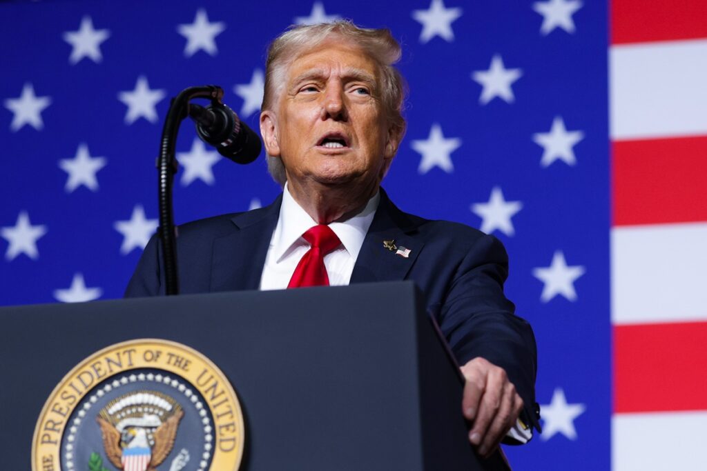 trump-sobe-tom-contra-venezuela:-“vamos-investigar-carteis-por-terra”