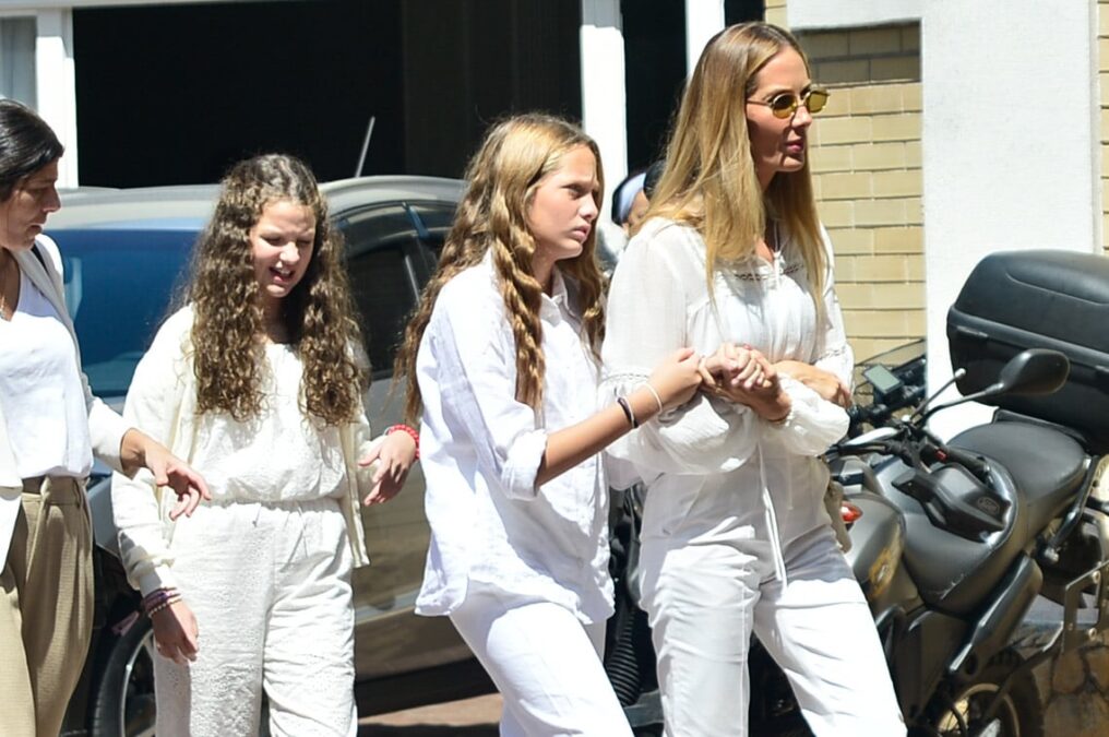 Famosos marcam presença na missa de 7° dia de Anne Marie, filha de Schynaider Moura