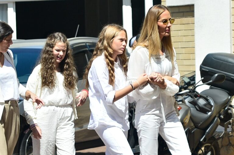 famosos-marcam-presenca-na-missa-de-7°-dia-de-anne-marie,-filha-de-schynaider-moura