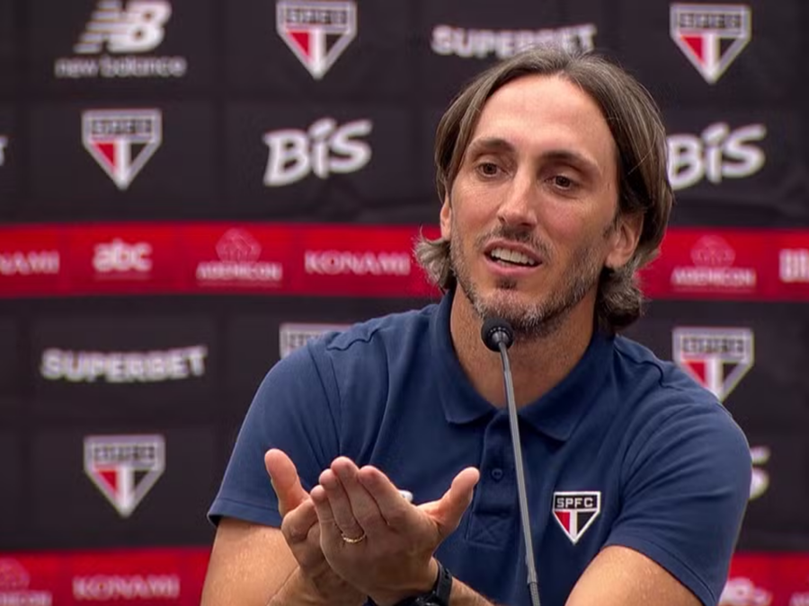 Clube equatoriano processa Zubeldía, técnico do Fluminense, por difamação. Entenda!