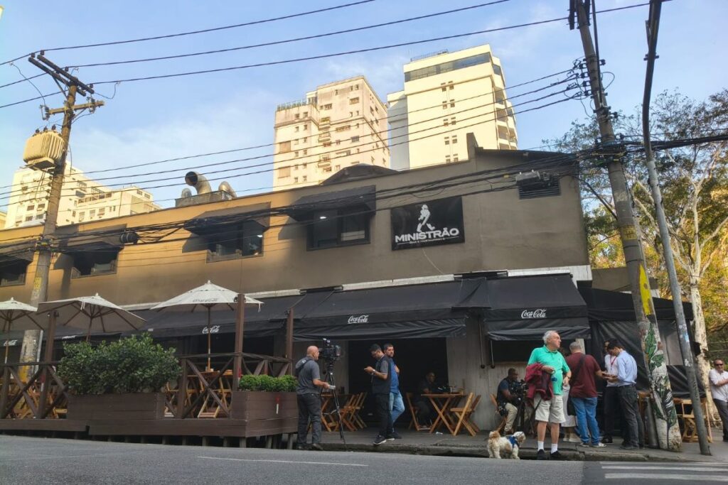 comercios-sao-fechados-em-acao-contra-intoxicacao-por-metanol.-veja