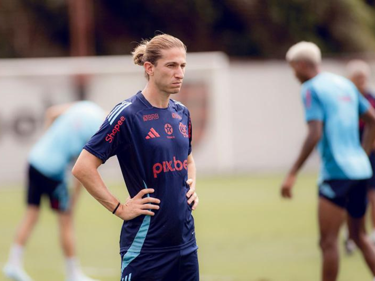 “Continuar fazendo história”: Filipe Luís indica permanência no comando do Flamengo