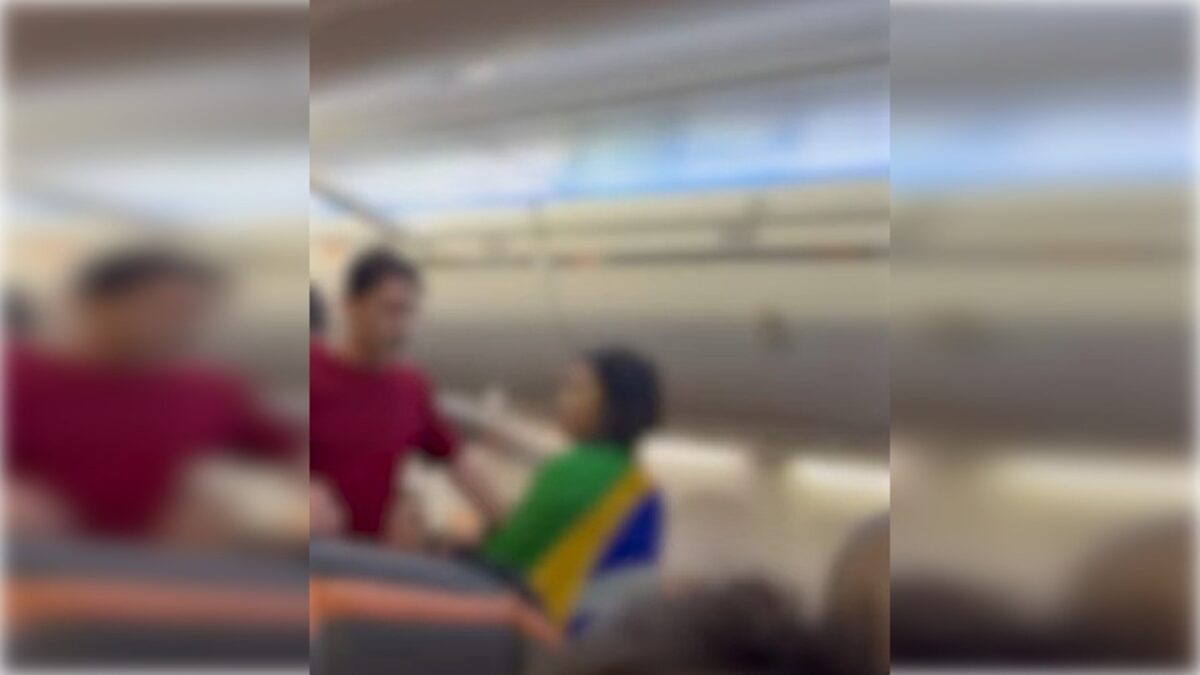 Vídeo: mulher com bandeira do Brasil diz que não viaja com petistas e é expulsa de avião