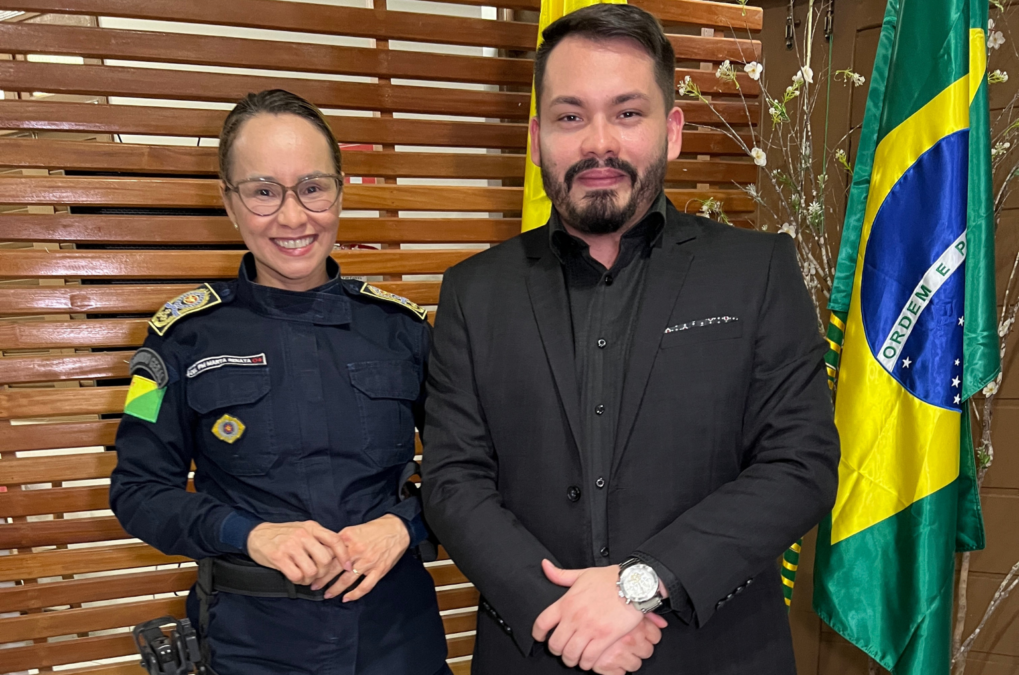 Vereador Maycon Moreira representa Câmara e Prefeitura em solenidade de graduação do 8º Batalhão da PMAC em Sena Madureira