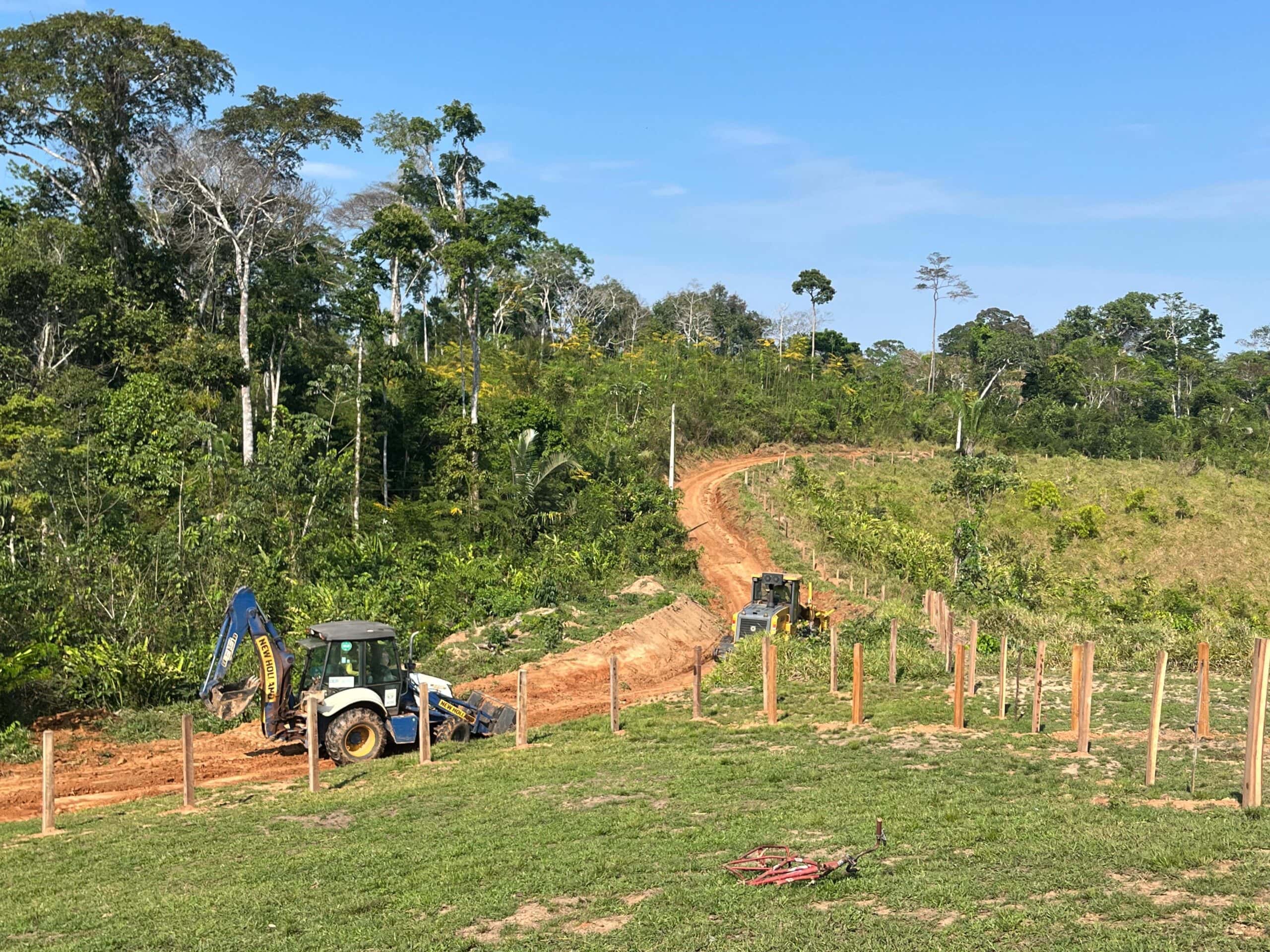 Deracre e Prefeitura recuperam Ramal Jacarecica em Assis Brasil. Foto: Mirla Almeida / Pref. Assis Brasil