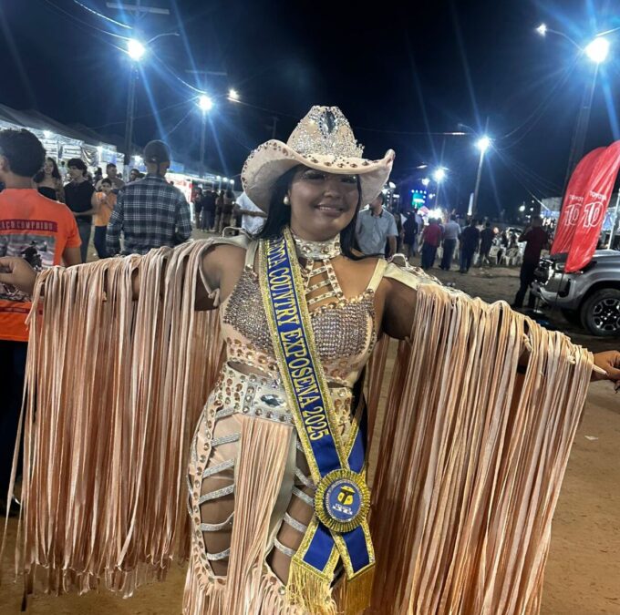 Vandressa Frazão faz história como primeira Garota Country da ExpoSena 2025 em Sena Madureira