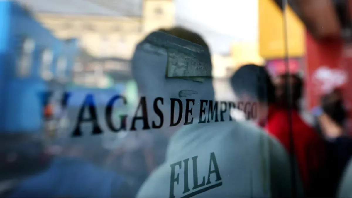 Desemprego cai para 5,6% no trimestre até julho, menor taxa desde 2012