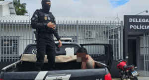 Homem condenado a 12 anos de prisão tentou fugir e usar nome falso, mas foi contido pela equipe policial. Foto: cedida