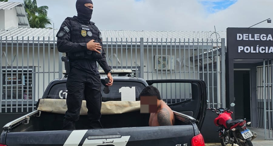 Homem condenado a 12 anos de prisão tentou fugir e usar nome falso, mas foi contido pela equipe policial. Foto: cedida