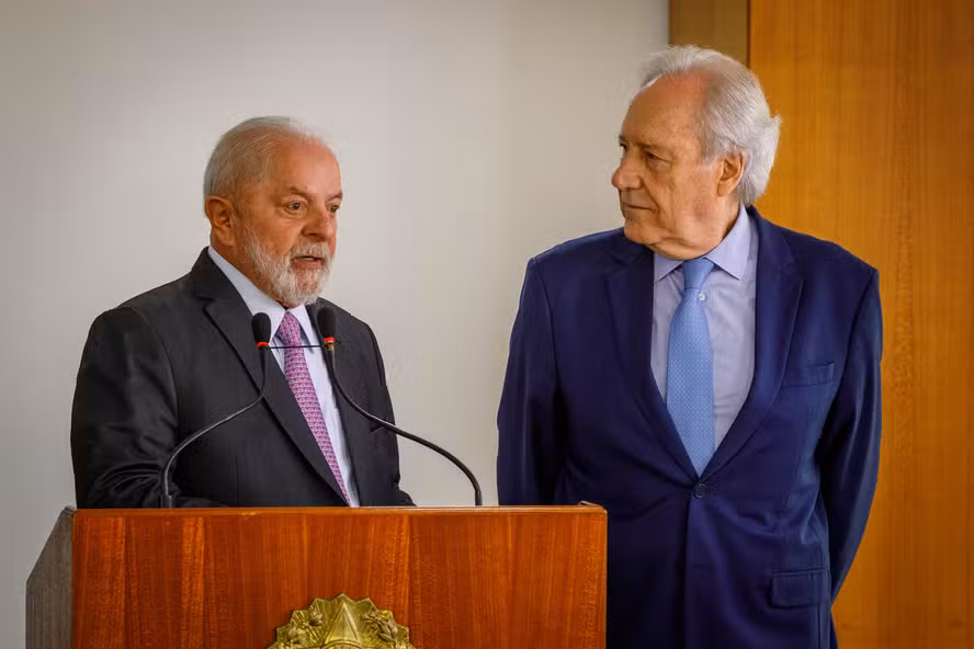 O presidente Luiz Inácio Lula da Silva e o ministro Ricardo Lewandowski — Foto: Brenno Carvalho/O Globo