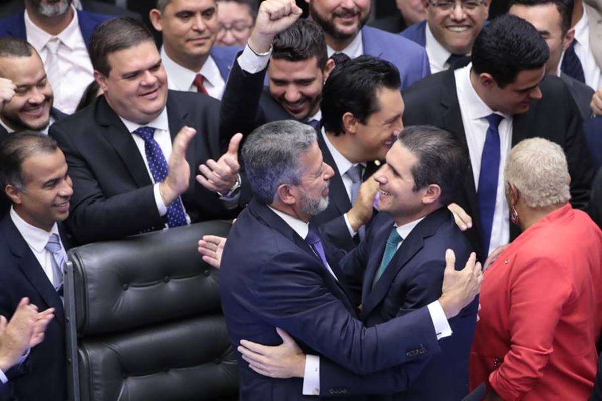 Em aceno ao governo, Câmara vota isenção do IR nesta quarta-feira