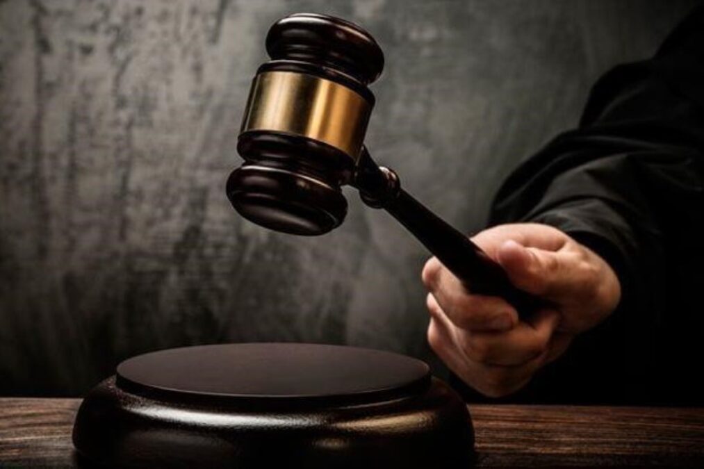 “Crime grotesco”: homem mata mulher e esconde corpo no piso
