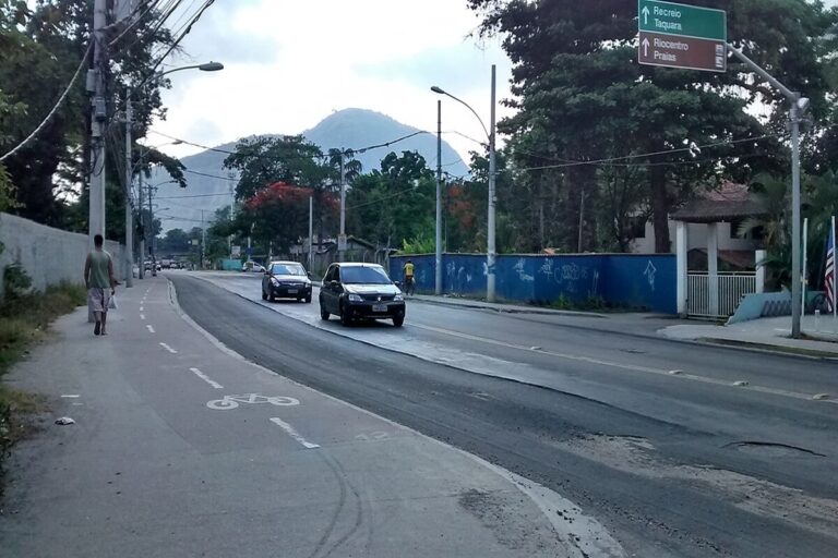 pm-encontra-seis-corpos-dentro-de-carro-em-estrada-do-rio-de-janeiro