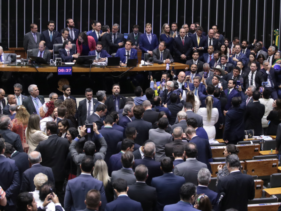 Câmara aposta em IR e segurança para apagar crise da PEC da Blindagem