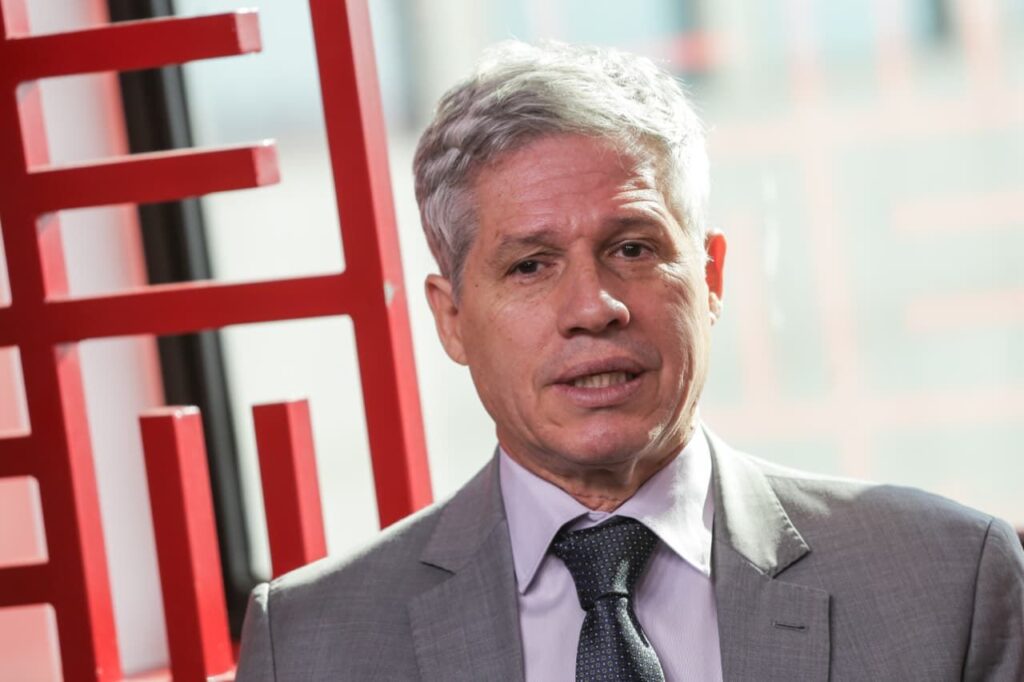 metropoles-entrevista-o-ministro-paulo-teixeira;-acompanhe