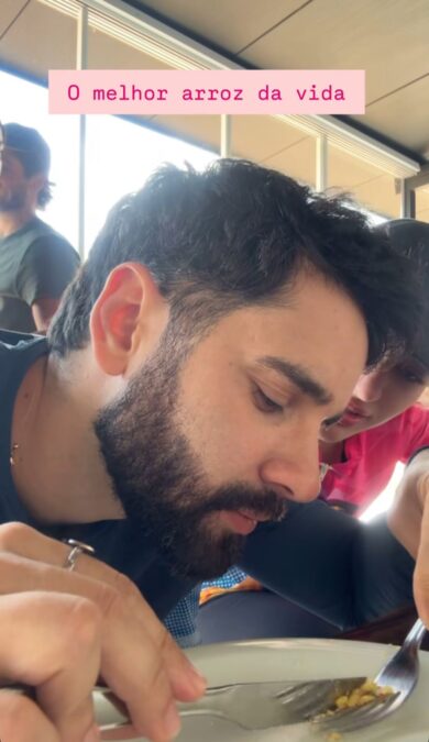 Amigo de Ana Castela e Zé Felipe flagra momento fofo dos cantores no Pantanal