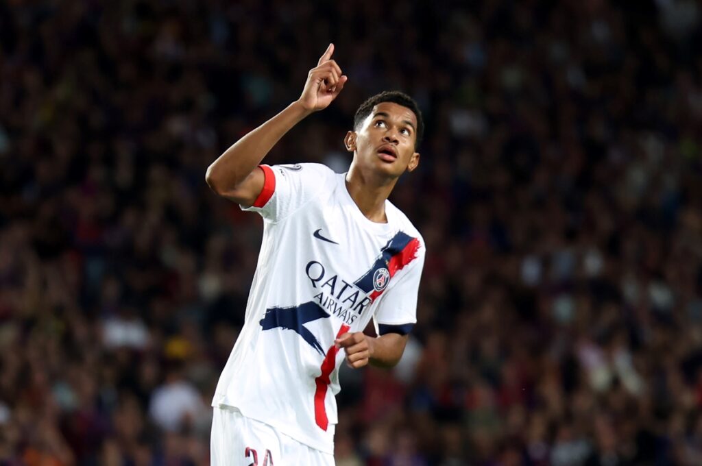 champions-league:-psg-vence-o-barcelona-de-virada-fora-de-casa