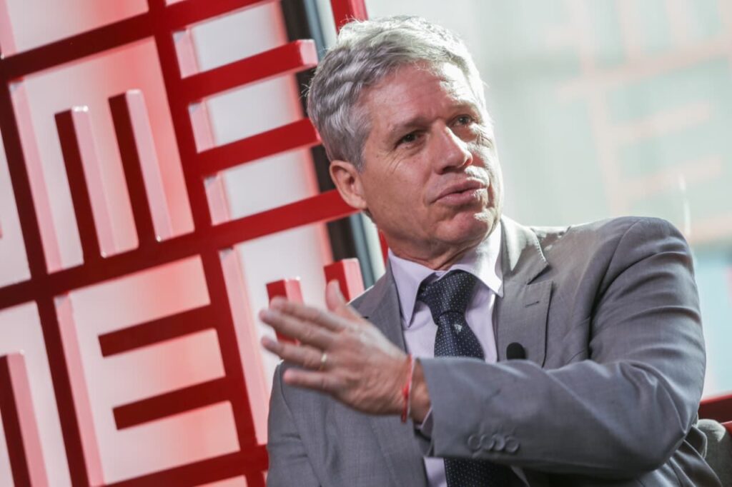 ministro-diz-que-aceno-de-trump-a-lula-fez-eduardo-“sair-de-cena”