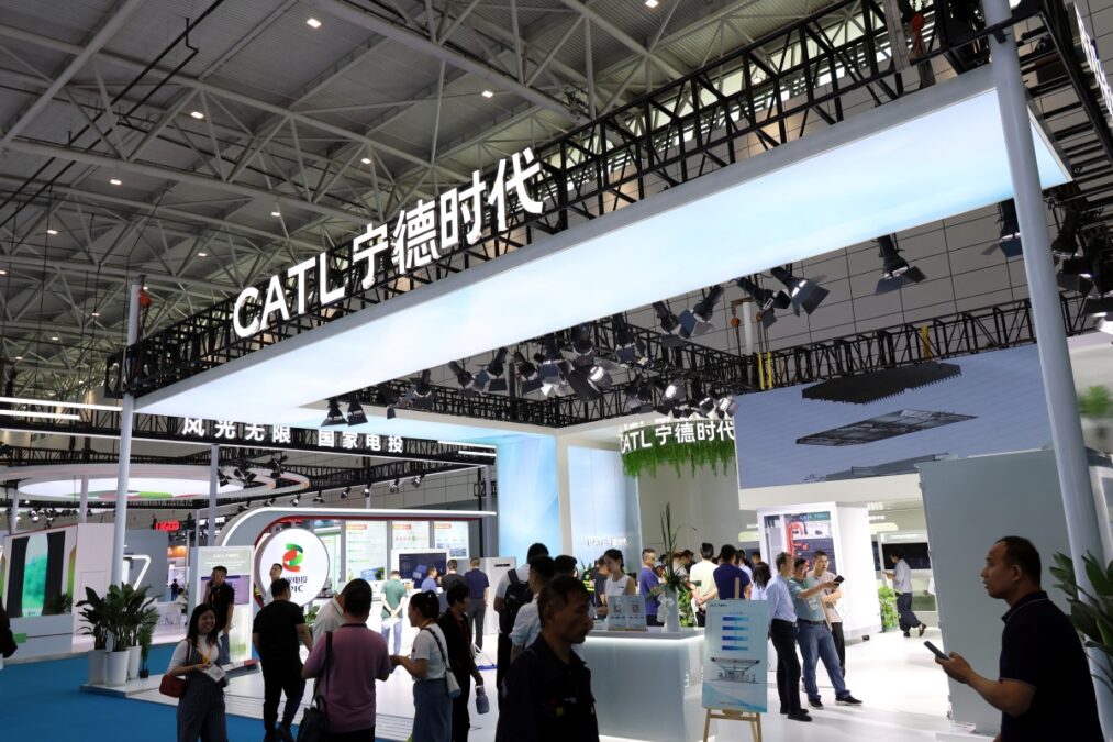 China lança visto para atrair especialistas estrangeiros em tecnologia