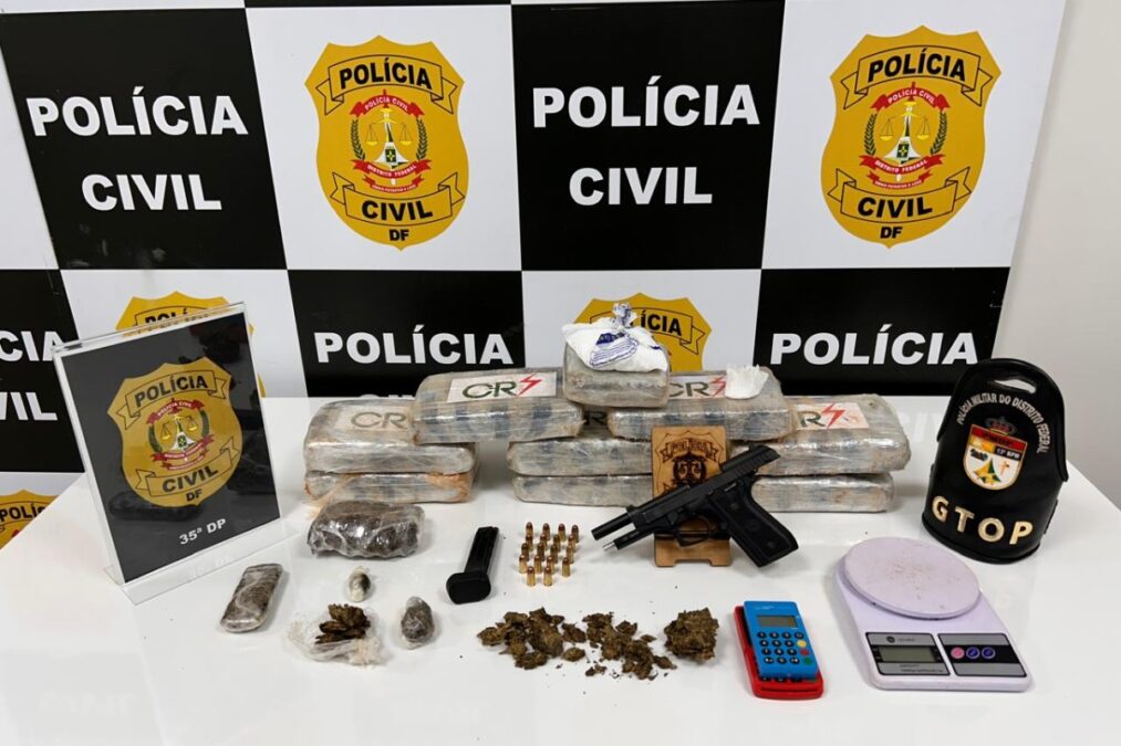 Traficante de drogas é preso no carro da mãe com arma oxidada