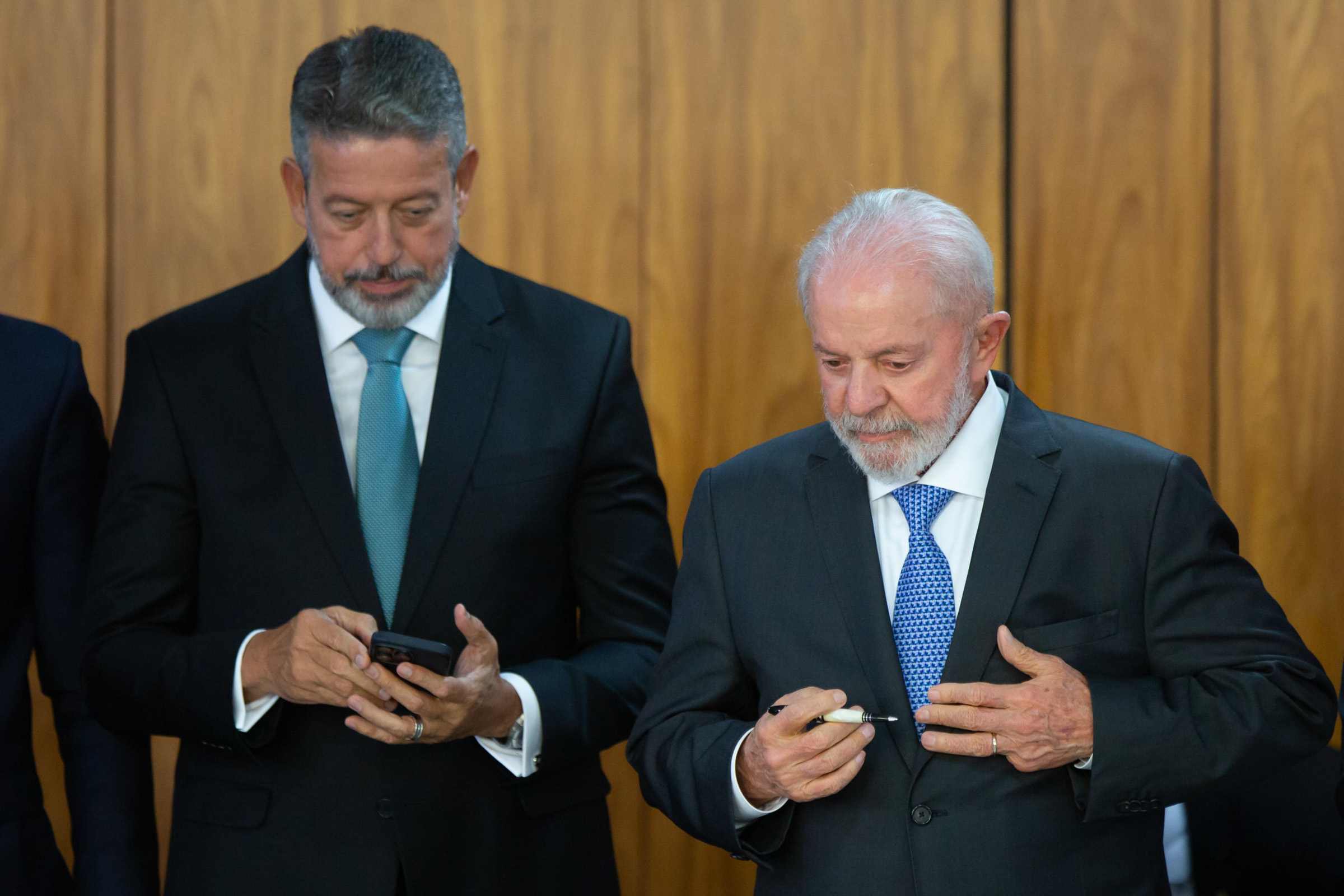 Governo comemora vitória, centrão minimiza