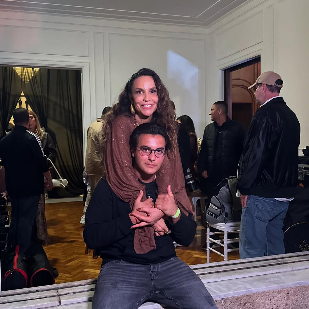 Ivete Sangalo celebra 16 anos do filho com fotos de infância e mensagem emocionante