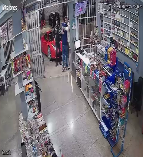 confira-imagens-que-mostram-hungria-em-distribuidora-horas-antes-de-internacao