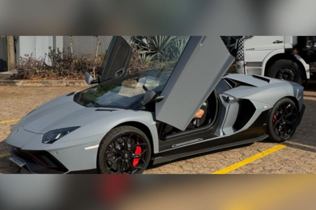 Operação do MPSP apreende Lamborghini, BMW e bloqueia R$ 2 milhões
