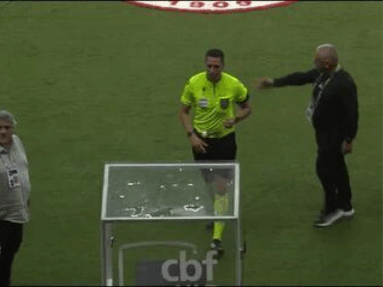 corinthians-protesta-contra-penalti-no-beira-rio-e-presidente-sugere-“guia”-para-arbitros