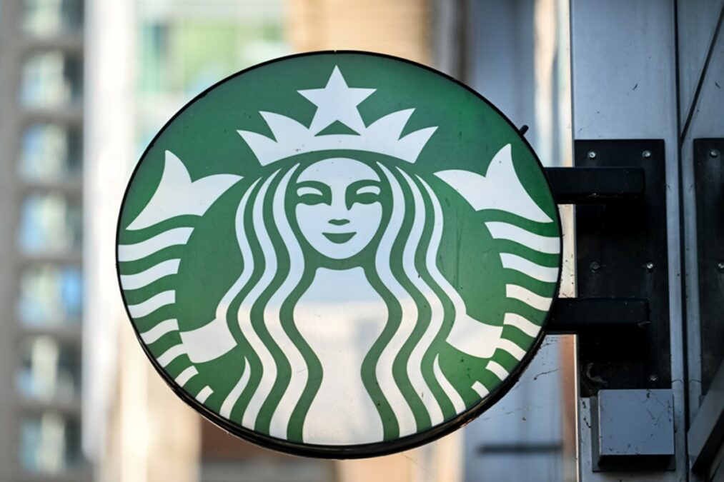Starbucks fecha 400 lojas e demite 900 funcionários nos Estados Unidos