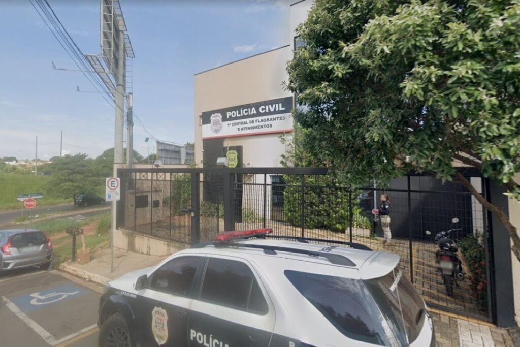 professor-paga-coxinha-para-homem,-marca-encontro-em-casa-e-e-furtado